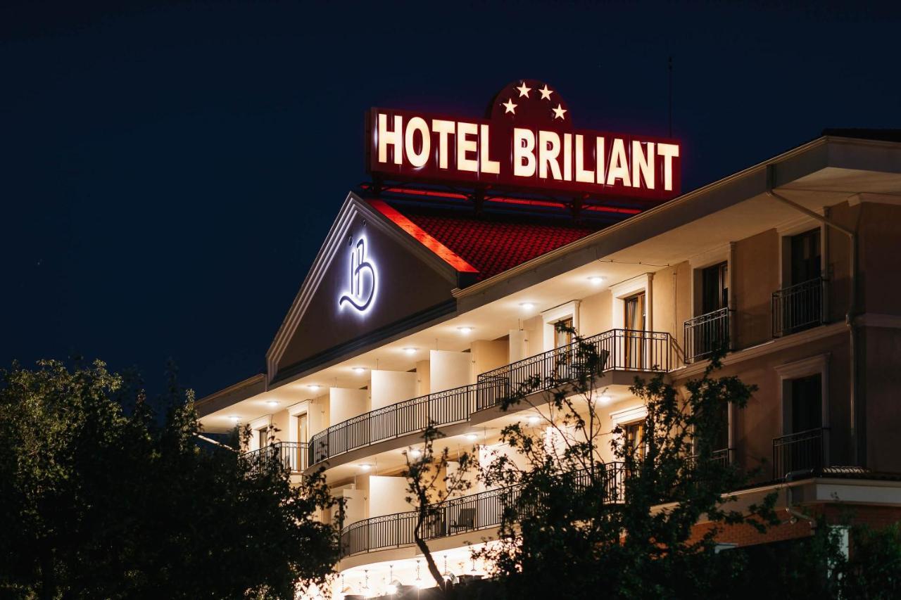 Briliant Hotel Cluj-Napoca Buitenkant foto