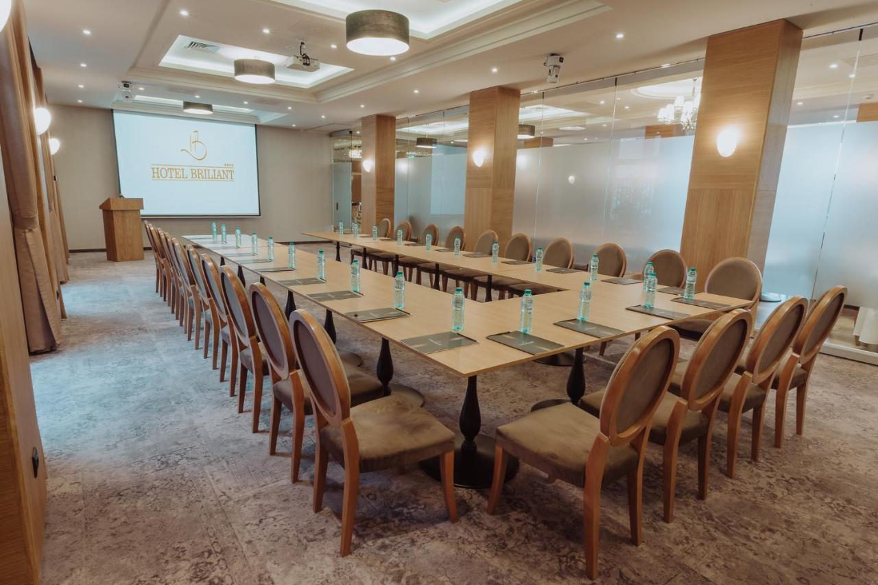 Briliant Hotel Cluj-Napoca Buitenkant foto