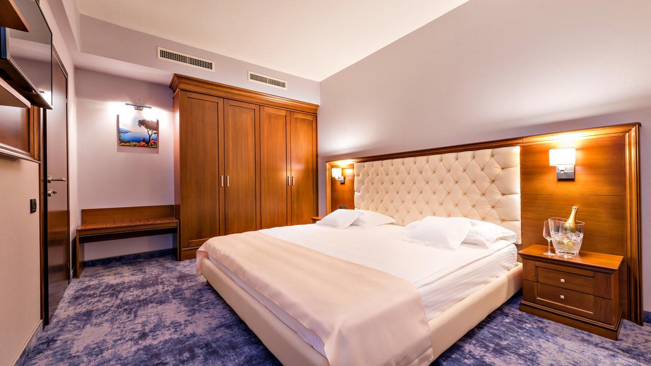 Briliant Hotel Cluj-Napoca Buitenkant foto